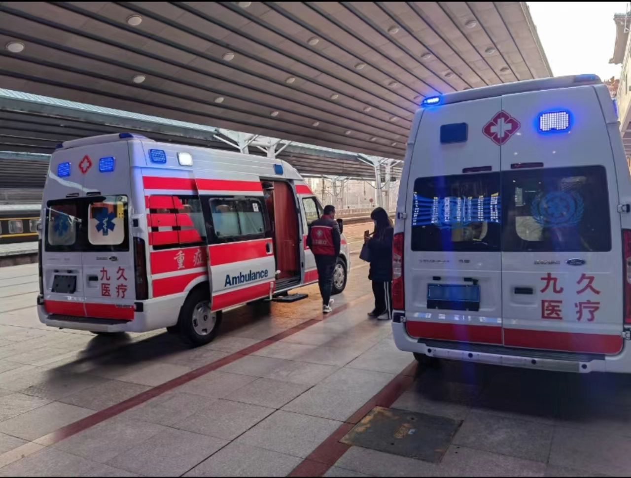 英山县救护车长途转运